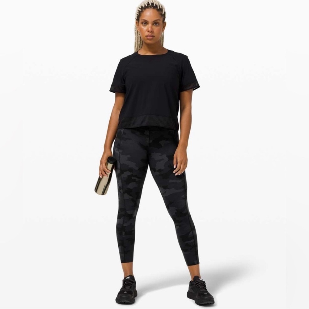 Lululemon Fast and Free Tight 25" Non-Reflective Nulux
Camo Multi Size 2